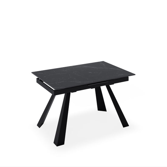 Mesa extensível Judy 120 cm sahara com tampo em porcelana e pés metálicos pretos