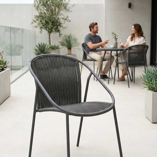 Kristen cinzento em terraço contemporâneo, 2:3