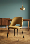 Rika mostarda em ambiente mid-century